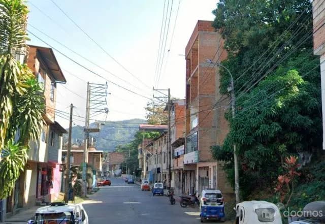 VENTA DE LOTE DE TERRENO EN BUENA UBICACIÓN COMERCIAL - 2