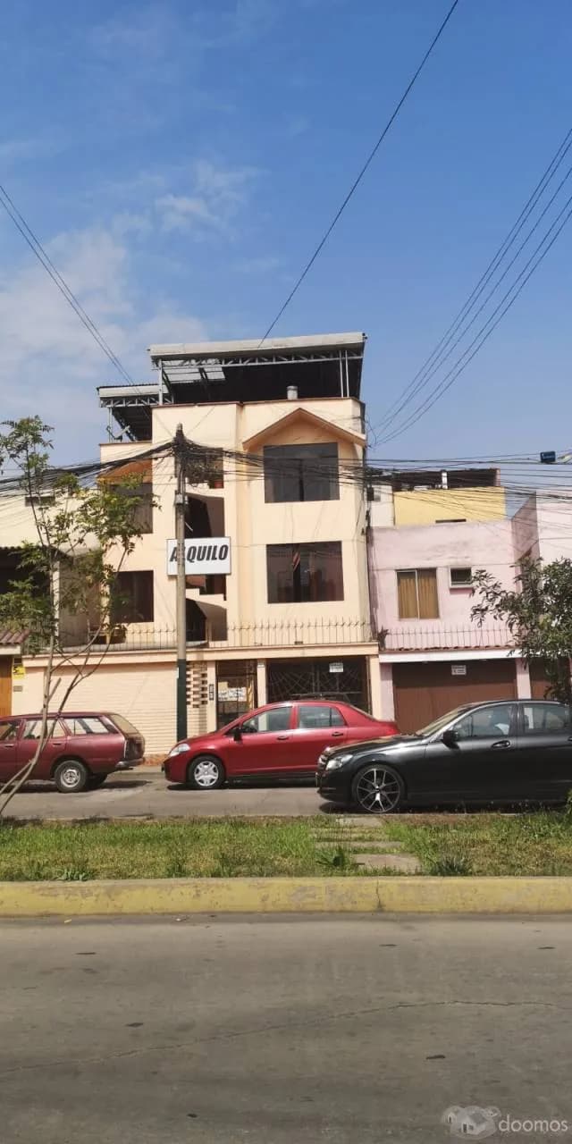 EXCELENTE AMBIENTE PARA OFICINAS DE SU EMPRESA EN 1ER Y/O 3ER PISO CERCA A BANCOS SUNAT SUNARP NOTARIAS CCCOMERCIALES - 1