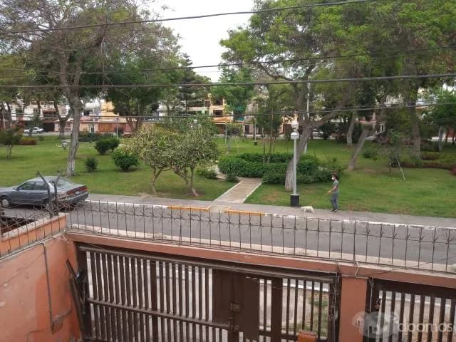 CASA FRENTE A HERMOSO  PARQUE EN BELLAVISTA - 1