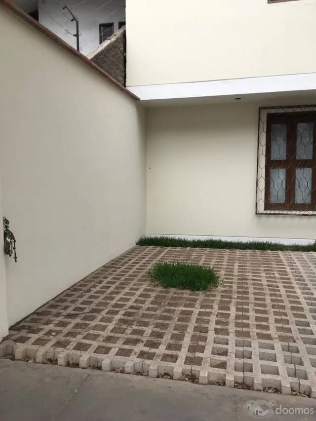 ALQUILER DE COCHERA EN SAN ISIDRO - 2