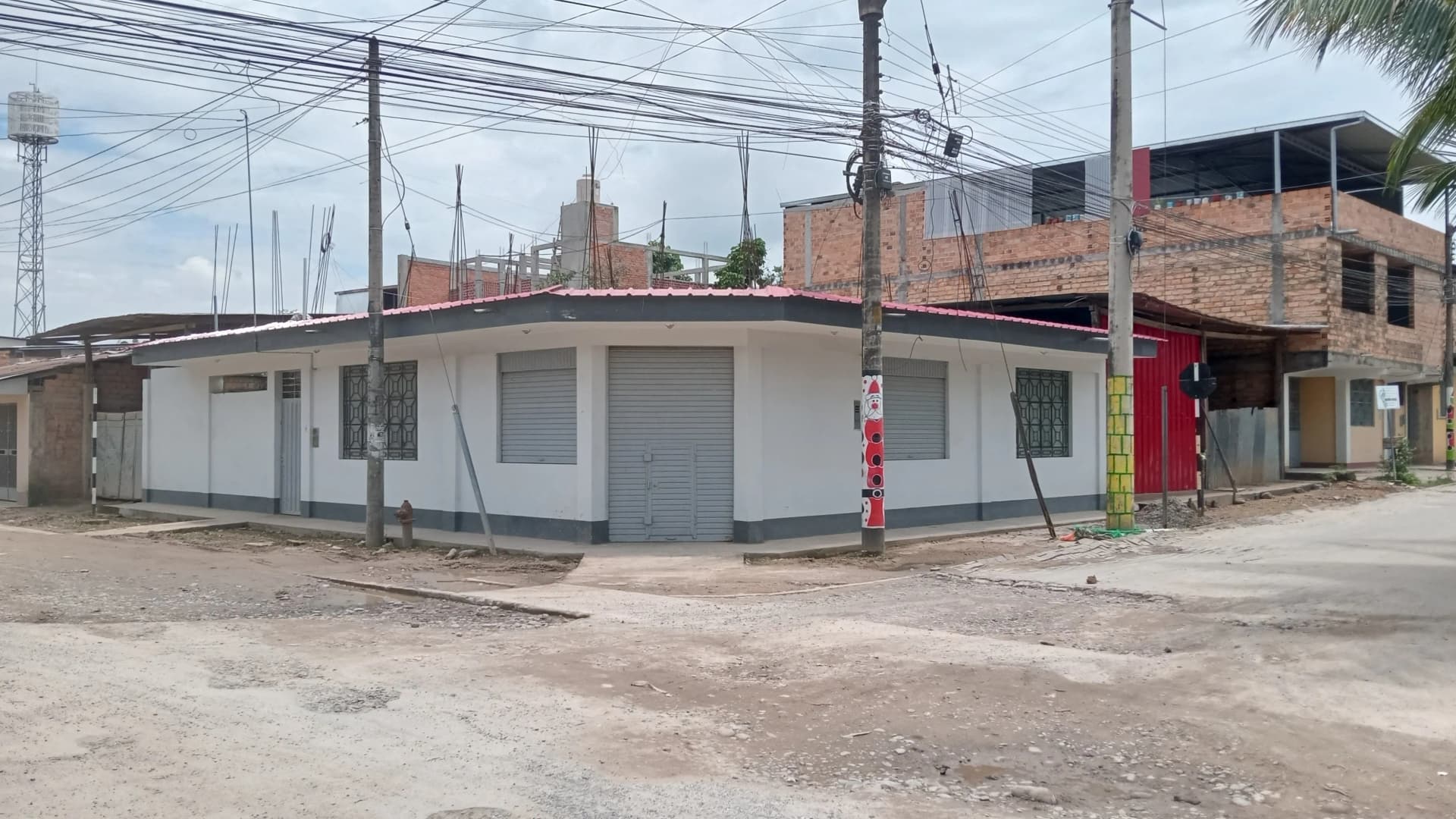 ¡ESQUINA ESTRATÉGICA! Alquiler de Local Comercial 50m² - Moyobamba - 1