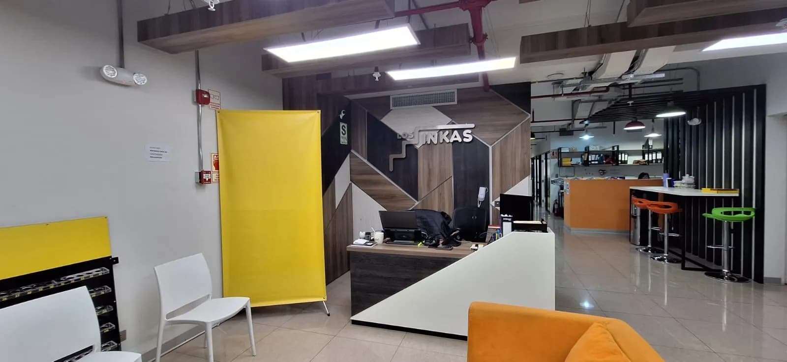 Oficina de 172 m² Implementada y Amoblada con 2 Estacionamientos en Santiago de Surco - 1