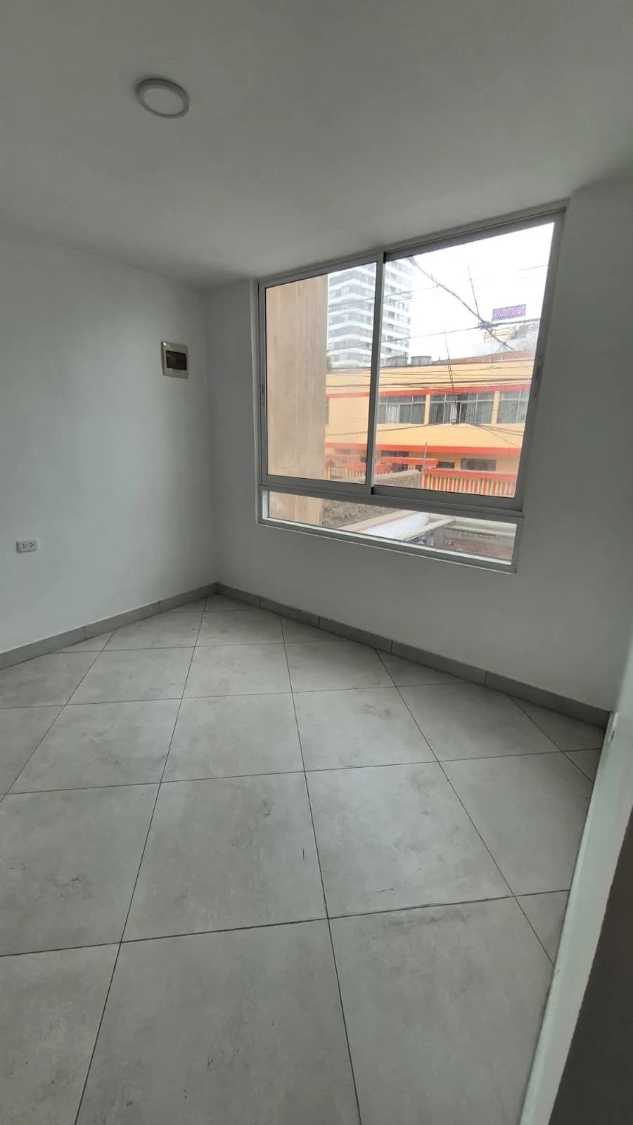 Alquiler Habitación de Estreno de 20m2 y Baño Privado - 1
