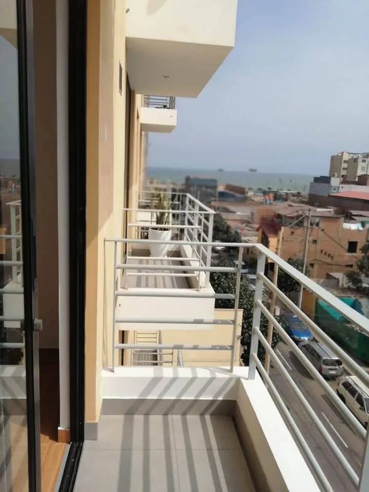 🏢 ¡Ocasión en San Miguel! Moderno Depa de 3 Dormitorios con Gas Natural y Balcón 🌊 |  Precio: S/ 1,850 | 2 baños completos | Piso 5 con ascensor | Vista a Calle | Bien iluminado. - 1