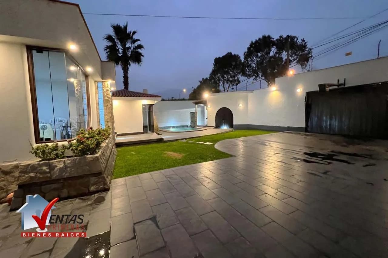 Casa en Venta con piscina en Rinconada del Lago  de 1100m2 en la molina - 1