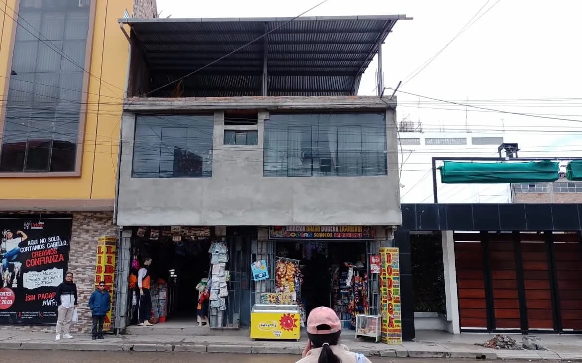 Propiedad de 2 Pisos en Jr. Huancas y Av . San Carlos - 1