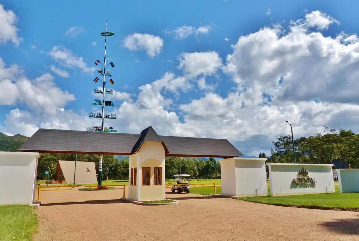 Se Vende Terreno en Condominio Privado Alpental – La Mejor Zona Residencial de Oxapampa - 1