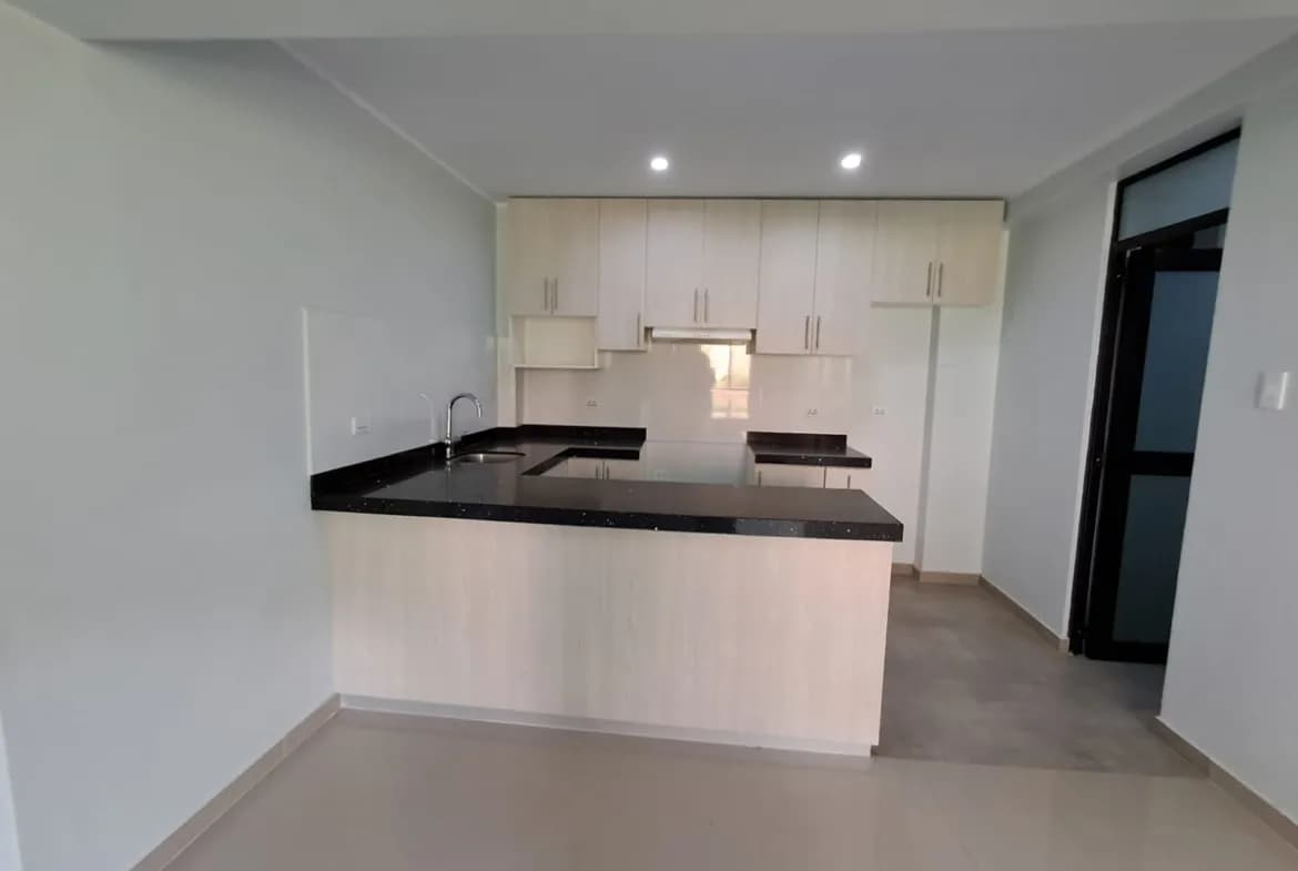 Se Alquila Departamento 2do Piso Urb. Alto la Merced con vista al parque - 1