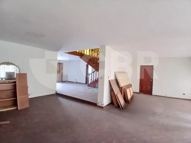 VENTA CASA COMO TERRENO EN SURCO - 1