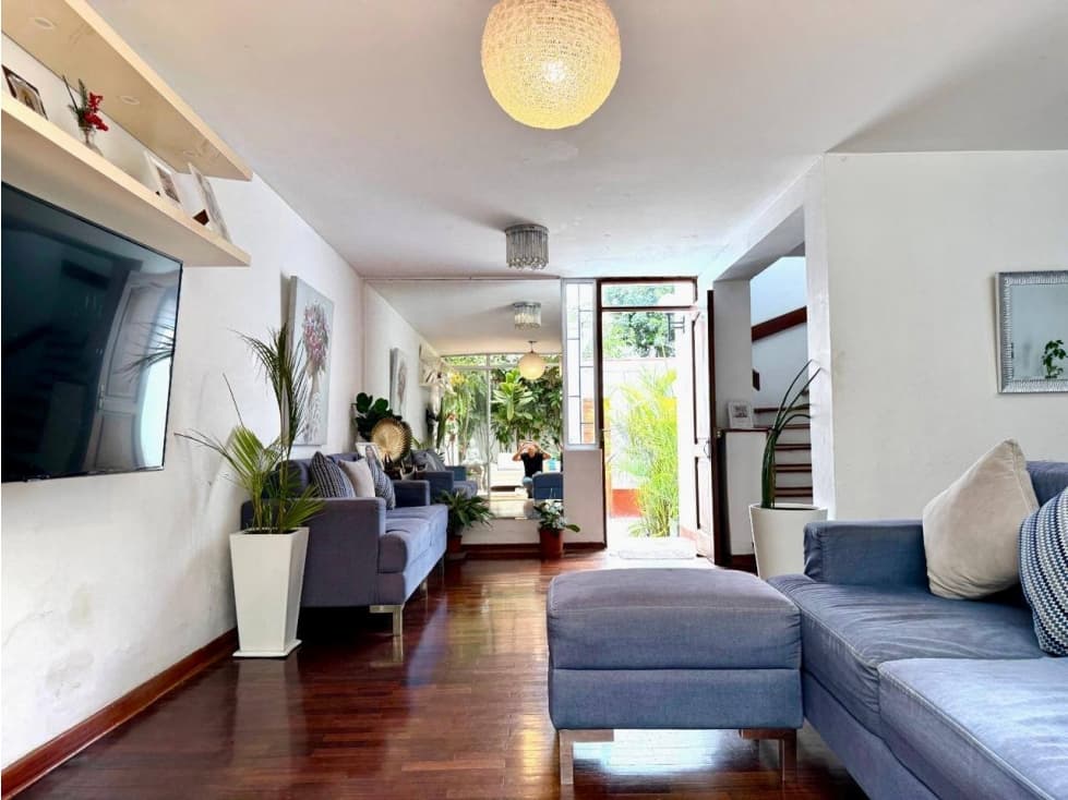 Se vende casa 3 pisos San Miguel 149 m2 - 1