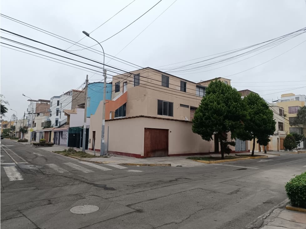 CHORRILLOS - VENTA CASA - ÁREA 183 m2 - 1