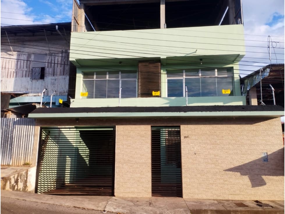 SE VENDE O SE ALQUILA ESTA CASA DE 3 PISOS EN YURIMAGUAS, LORETO - 1