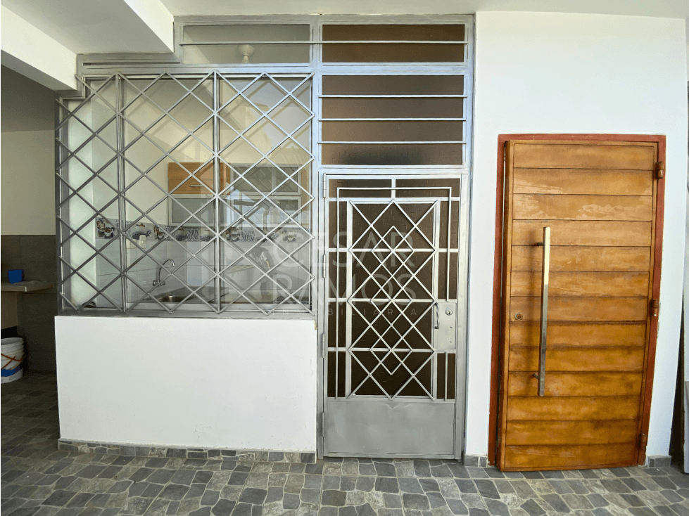 ALQUILO HABITACIÓN AL COSTADO DE COLEGIO SANTA ROSA - 1