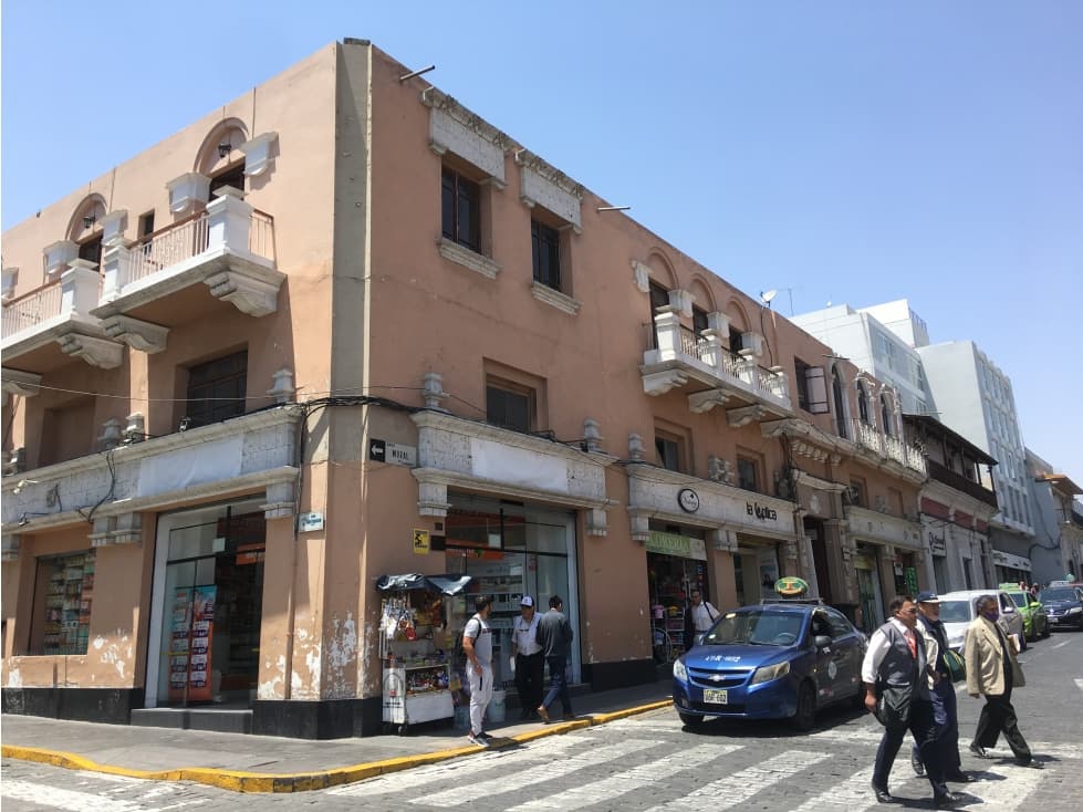 VENTA DE CASONA COMERCIAL EN ZONA MONUMENTAL DE AREQUIPA - 1