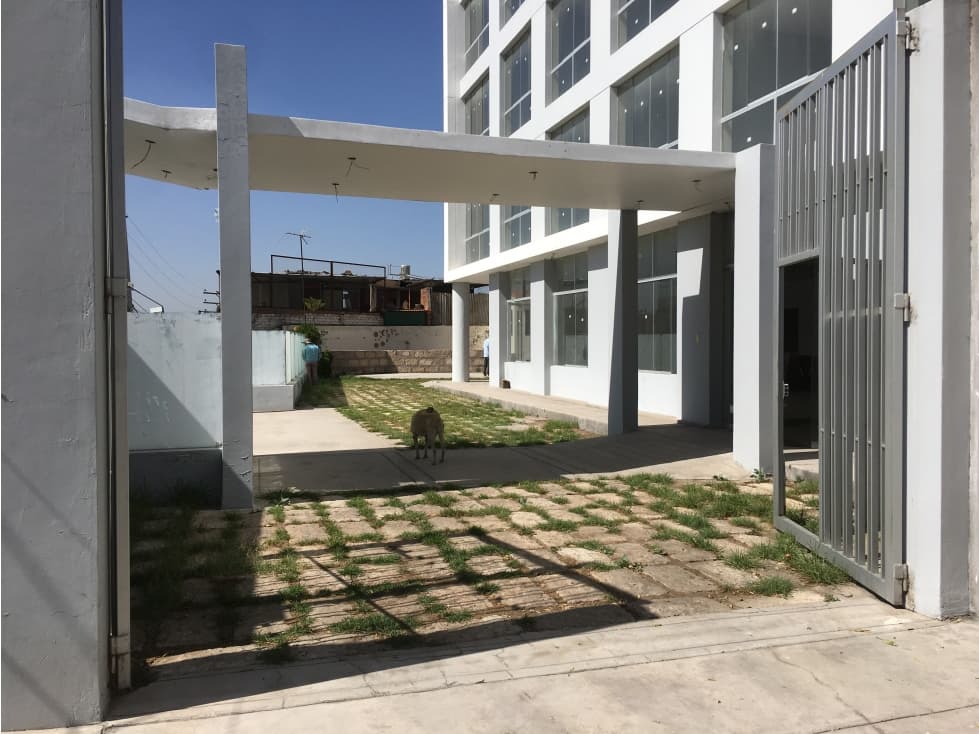 HOTEL DE ESTRENO EN ZONA COMERCIAL - 1