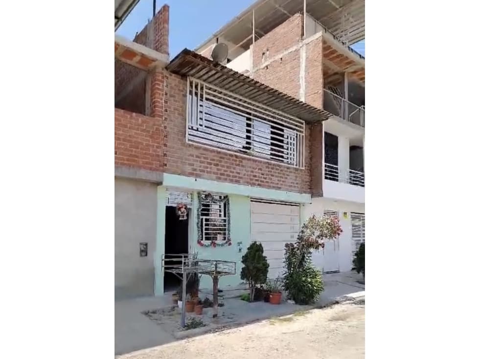 VENDO CÓMODA CASA EN LA PLANICIE - 1