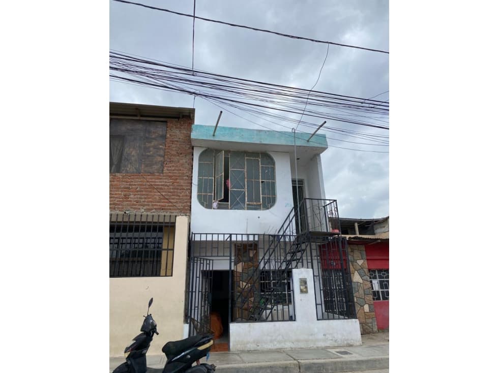 CASA EN VENTA A POCOS METROS DE LA GRAU - 1