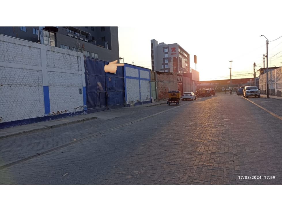 ALQUILO LOCAL COMERCIAL FRENTE A REAL PLAZA - 1