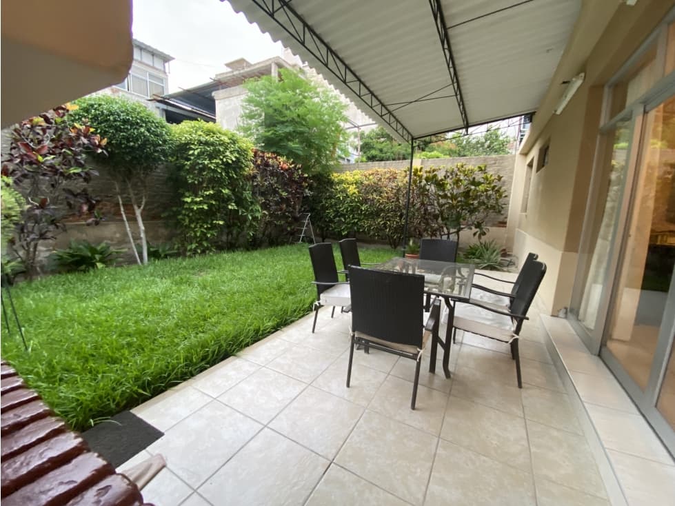 VENDO CASA EN AVENIDA CAYETANO FRENTE A BANCO - 1