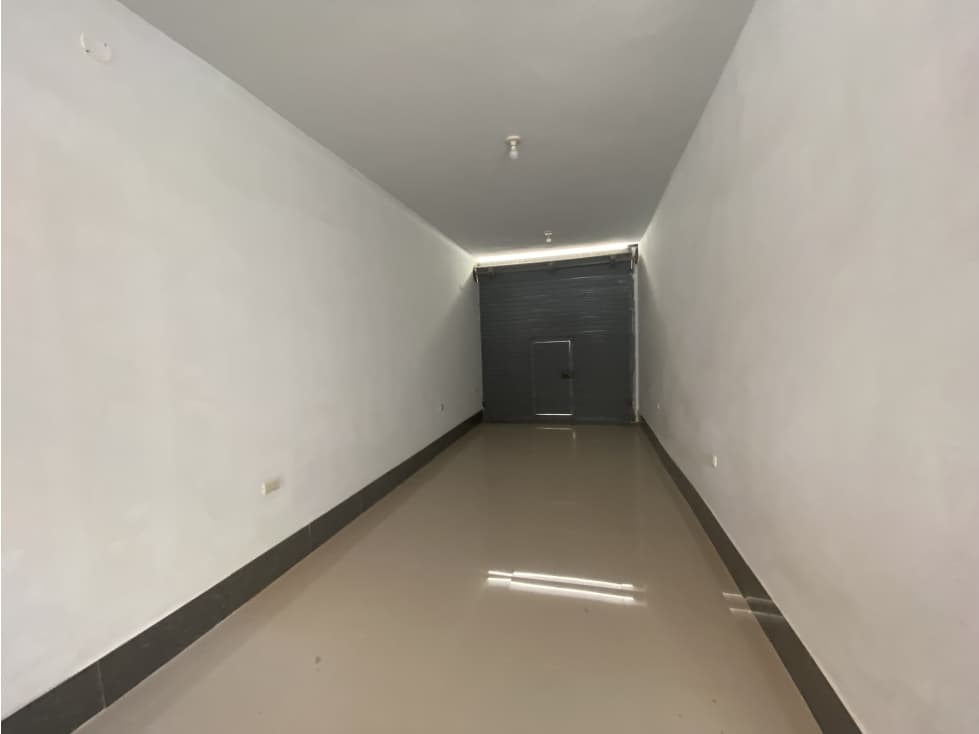 EN VENTA LOCAL COMERCIAL CERCA A ÓVALO BOLOGNESI - 2