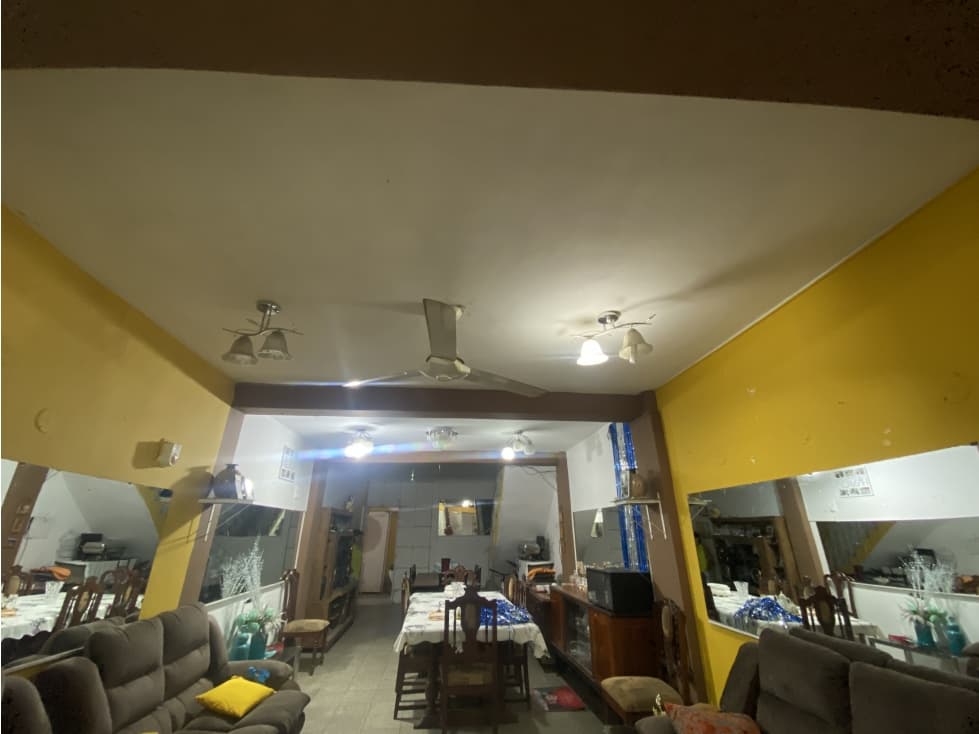 VENDO LOCAL EN AV. LORETO, PIURA - 2