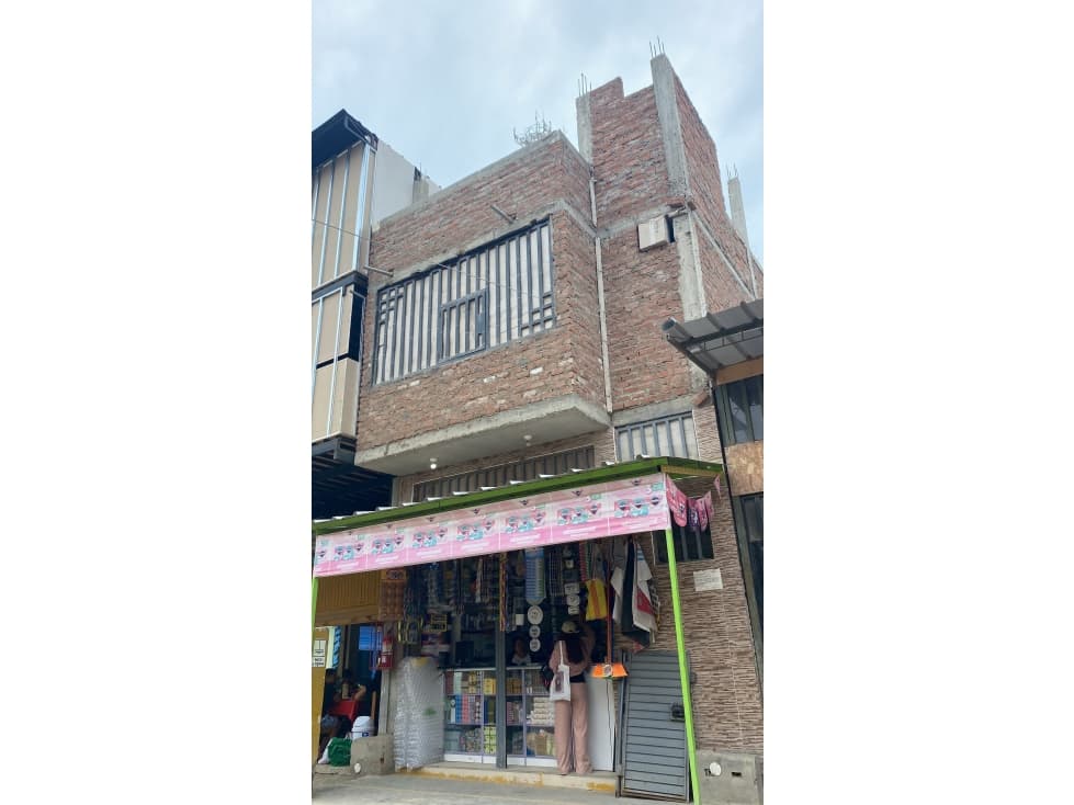 VENDO LOCAL COMERCIAL EN EL MERCADO DE LAS CAPULLANAS - 1