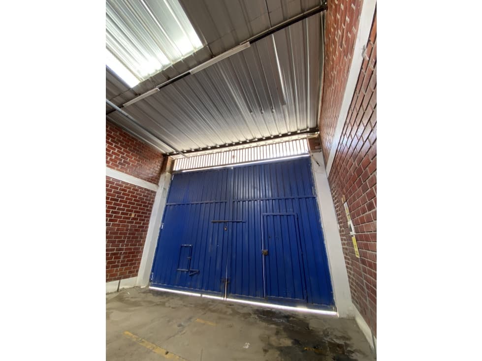 ALQUILO O VENDO ALMACÉN EN CASTILLA - 2