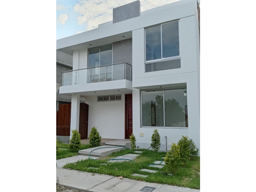 VENDO LINDA CASA EN CLUB HOUSE DE MIRAFLORES COUNTRY - 1