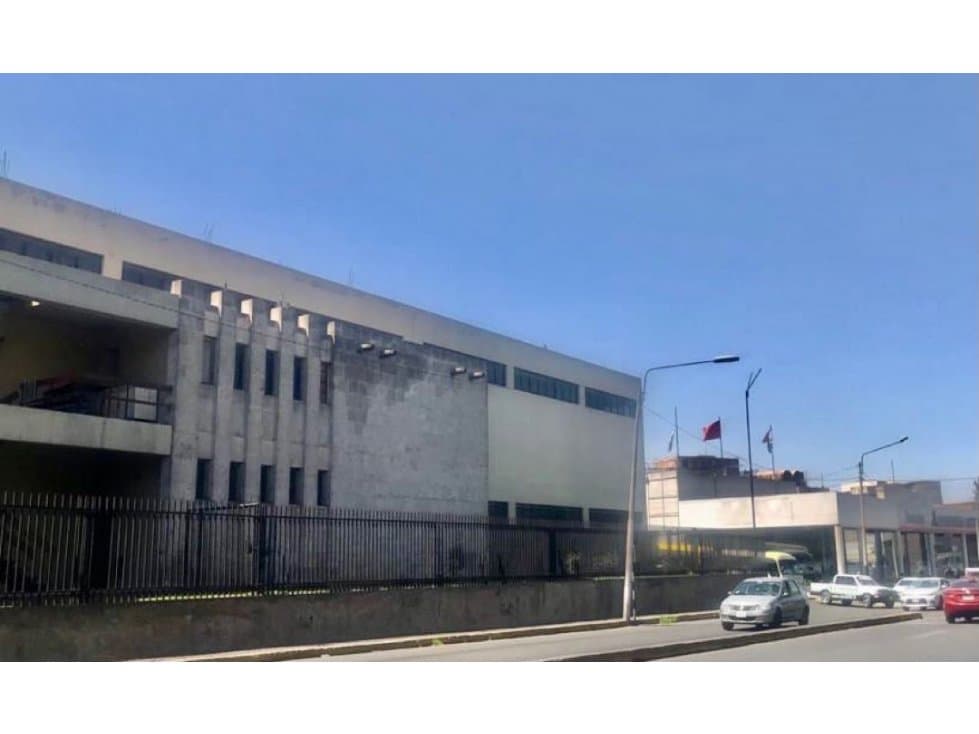 VENTA DE LOCAL COMERCIAL CERCADO AREQUIPA - 2