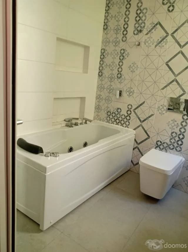 Casa En Venta (calle Mantaro A Espaldas De Av. La Marina, A 2 Cuadras De Haya De La Torre). 3 Pis (cada Uno Con Accesos Independientes) - 1