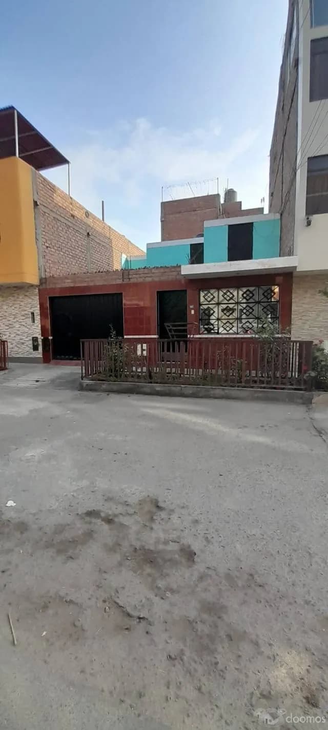 SE VENDE HERMOSA CASA DE 2 PISOS URB SAN AGUSTIN COMAS! - 1