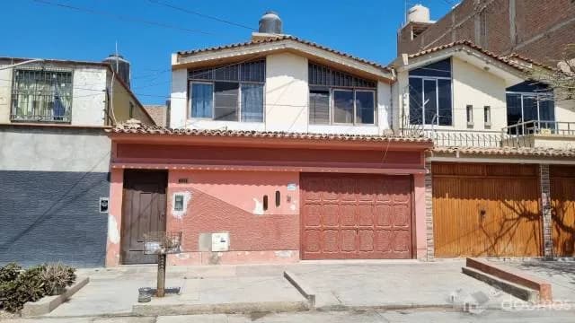 Ubicación! Casa Residencial /Profesional en Zona de Clínicas - Los Libertadores - 1