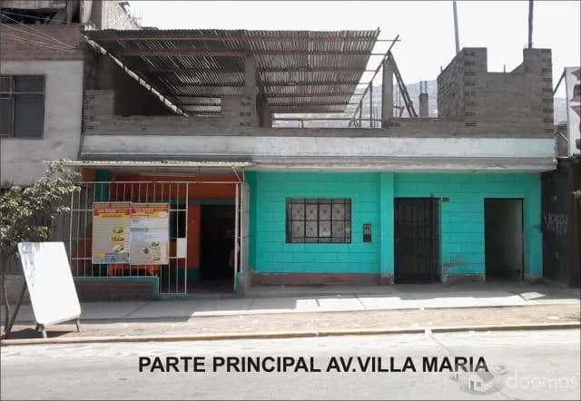 VENDO CASA EN PLENA AVENIDA CON AMPLIO PATIO PARA COLEGIOS O LOCAL COMERCIAL - 1
