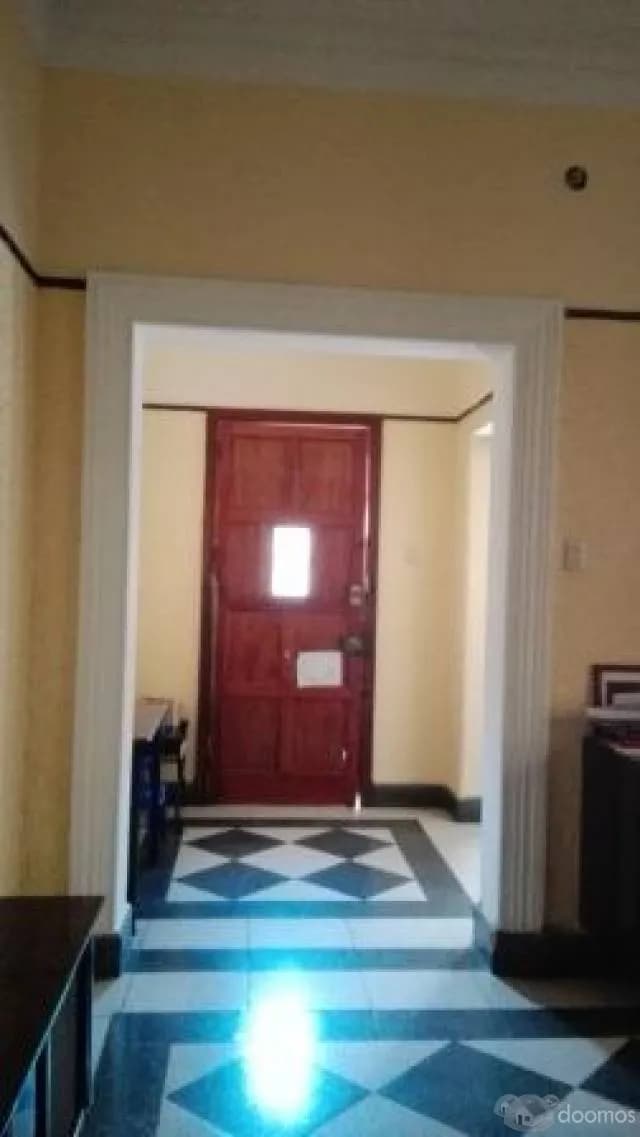 Casa en primer piso, amplia, céntrica, ideal oficinas, consultorios, empresas o vivienda - 1