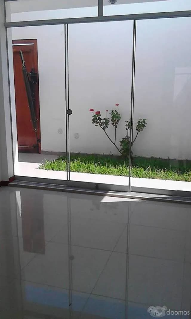 VENDO CASA DE ESTRENO - LOS SAUCES / CERCA A UNIV. SIPAN - 1