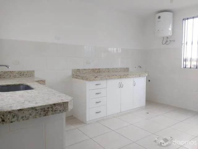 ((**DE OCASIÓN**)) - LINDO DEPARTAMENTO + COCHERA.. MODERNO, VENTILADO Y ESPACIOSO (100MT2) - LA PERLA - US$ 88,000 - 1