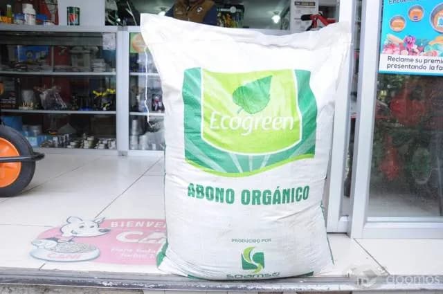 Av. 9 de Octubre Mz. D casa 24 y Melchor de Guzmán - 1