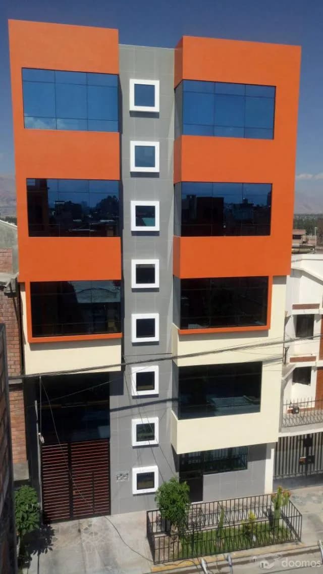 SE VENDE EDIFICIO EN ESTRENO 14 Amplios Ambientes Jr. Malvinas No.- 159-161 Urb. Goyzueta La Rivera Huancayo. - 1