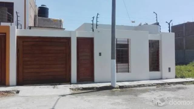 Se vende casa ubicada en Condominio San Agustín, pasando el colegio chino - Carretera Pimentel - 1