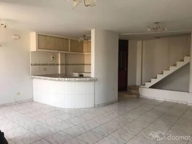 VENDO CASA DE 4 PISOS CON LOCAL COMERCIAL - 1