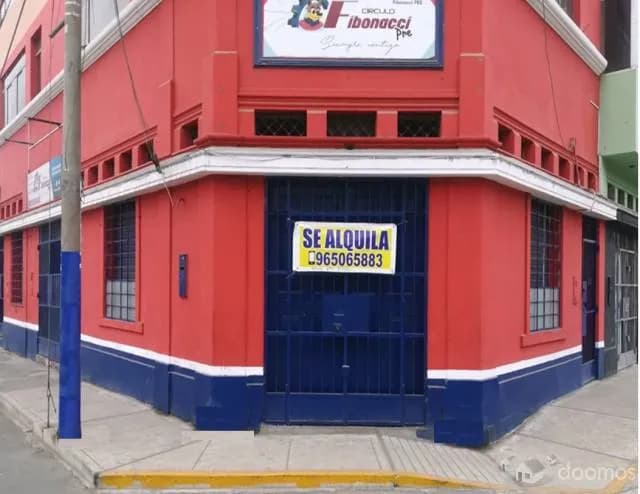 Se Alquila Local Comercial en Huacho (Esquina) - 1