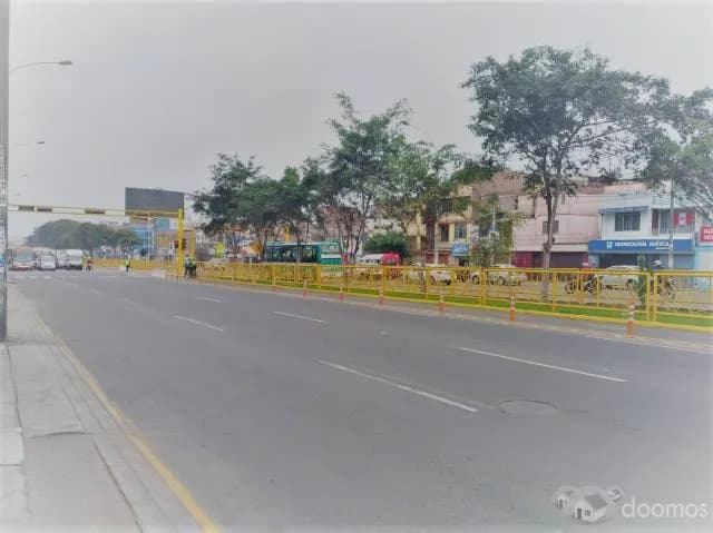 UBICADÍSIMO LOCAL COMERCIAL AV.CANADA - 1