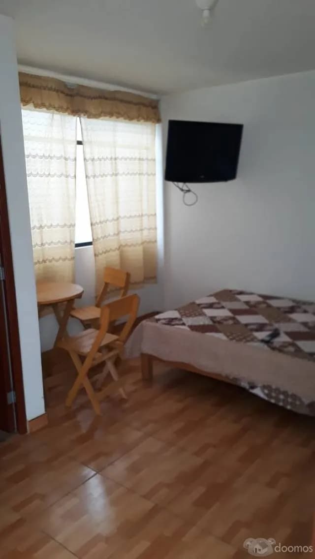 ALQUILO HABITACION AMOBLADA CON COCHERA - 1