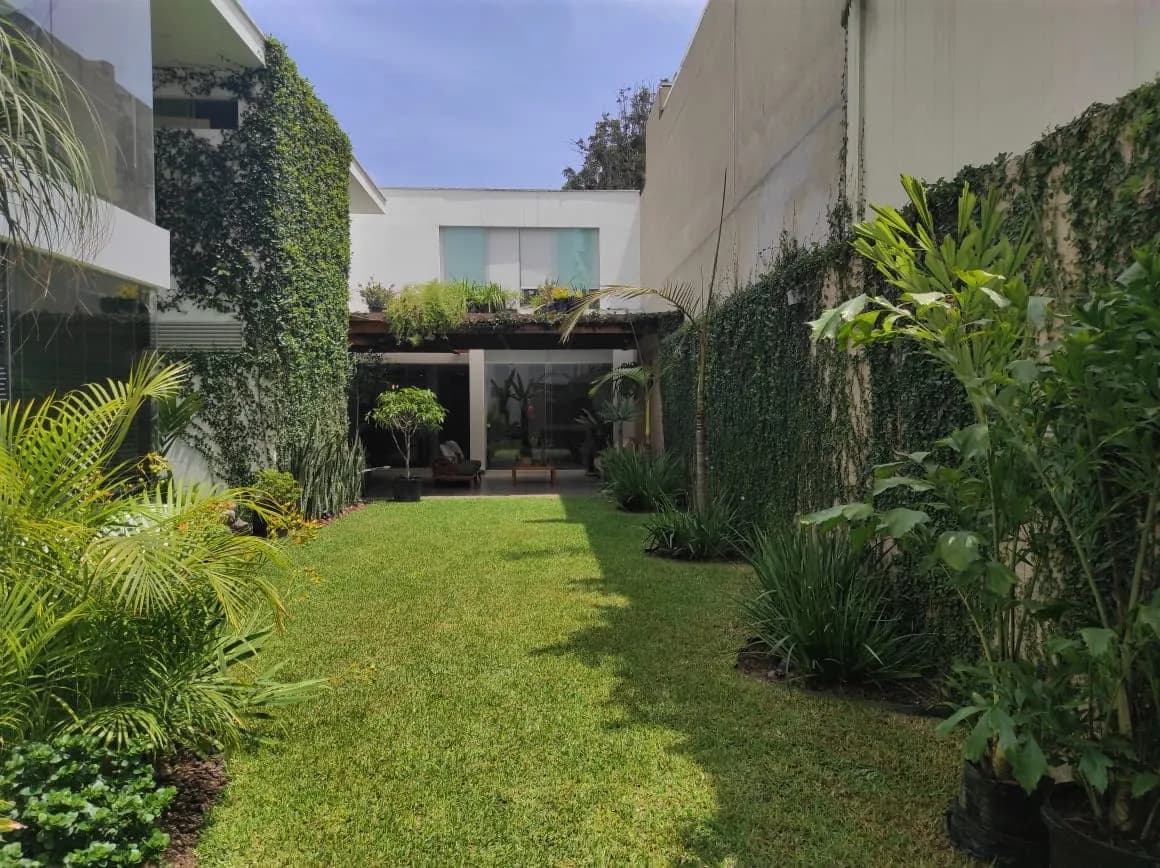 Casa Moderna y Remodelada en La Aurora, Miraflores - 1