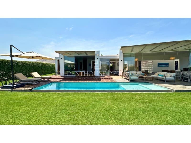 Casa de Playa en Venta en Club Golf de Asia Jardines Piscina - 1