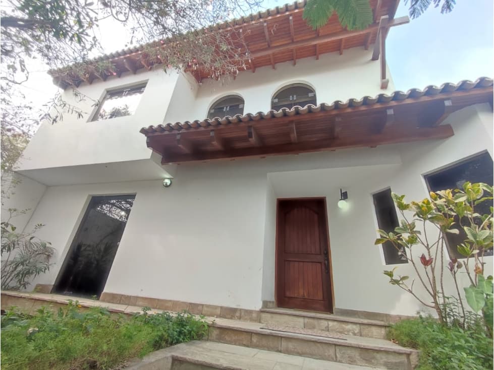 LA MOLINA - VENTA LINDA CASA - ÁREA 300 m2 - 1
