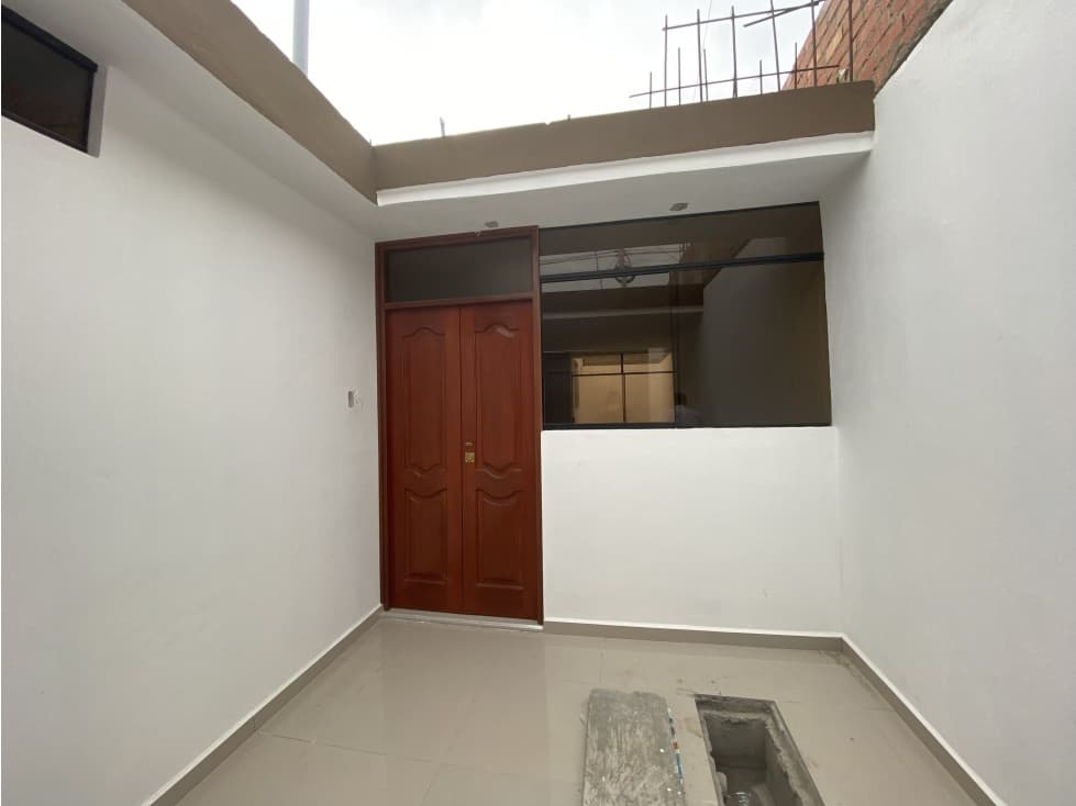 ALQUILO AMPLIA CASA EN AV. JARDINES DE CORPIURA - 2