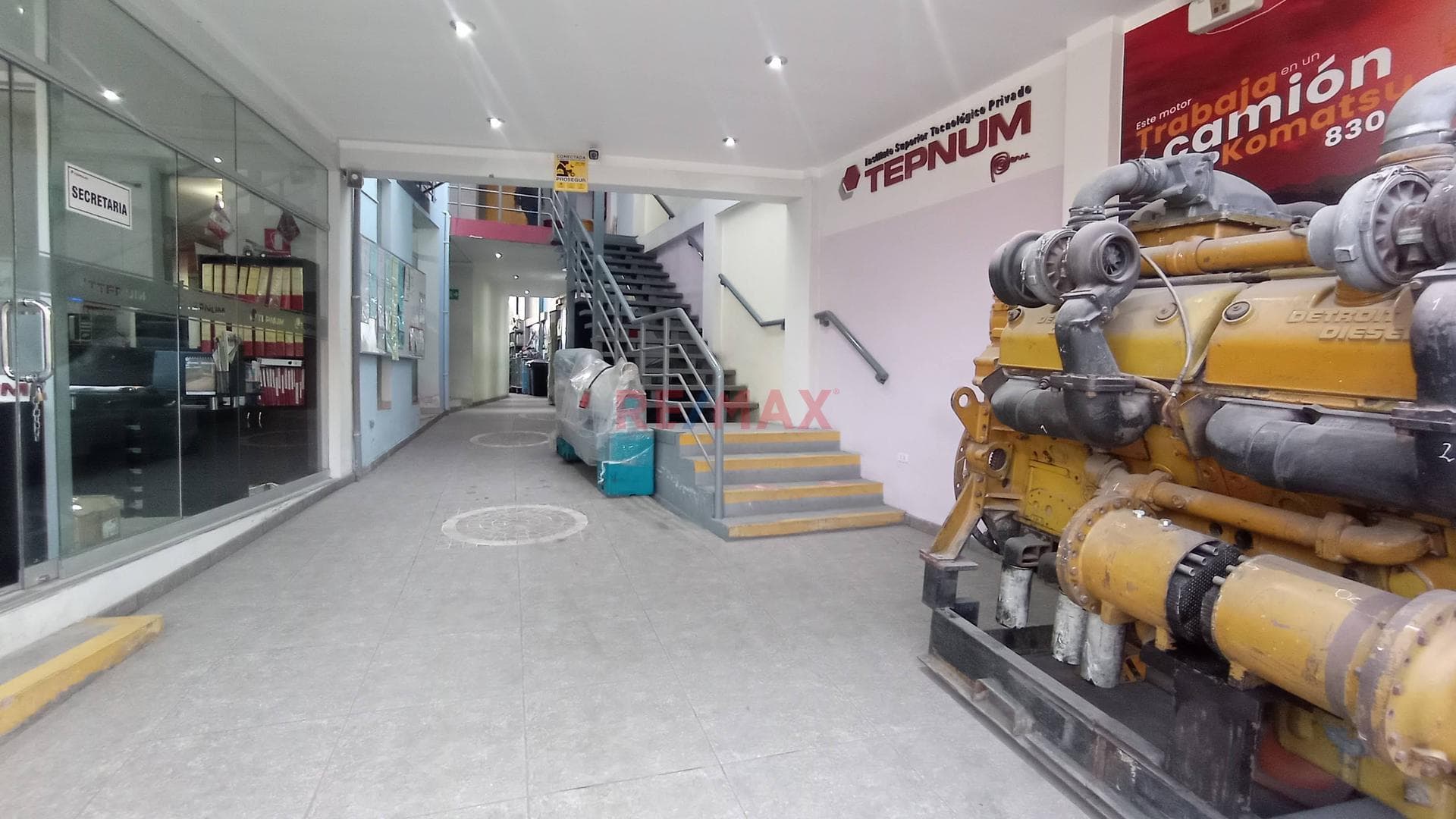 Local comercial, ideal para institutos o colegios - 1