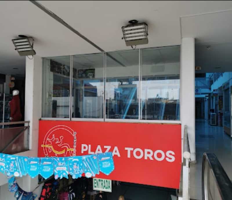 VENTA DE LOCAL COMERCIAL UBICADO CC PLAZA DE TOROS - 2