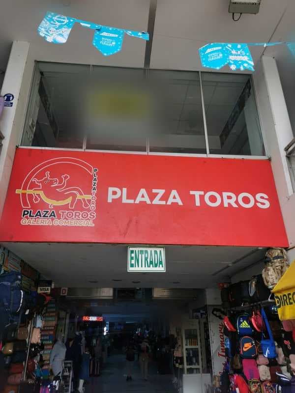VENTA DE LOCAL COMERCIAL UBICADO CC PLAZA DE TOROS - 1